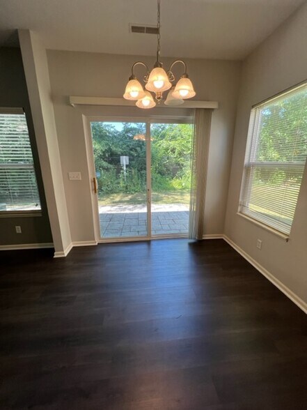 Building Photo - 696 Wilke Pl
