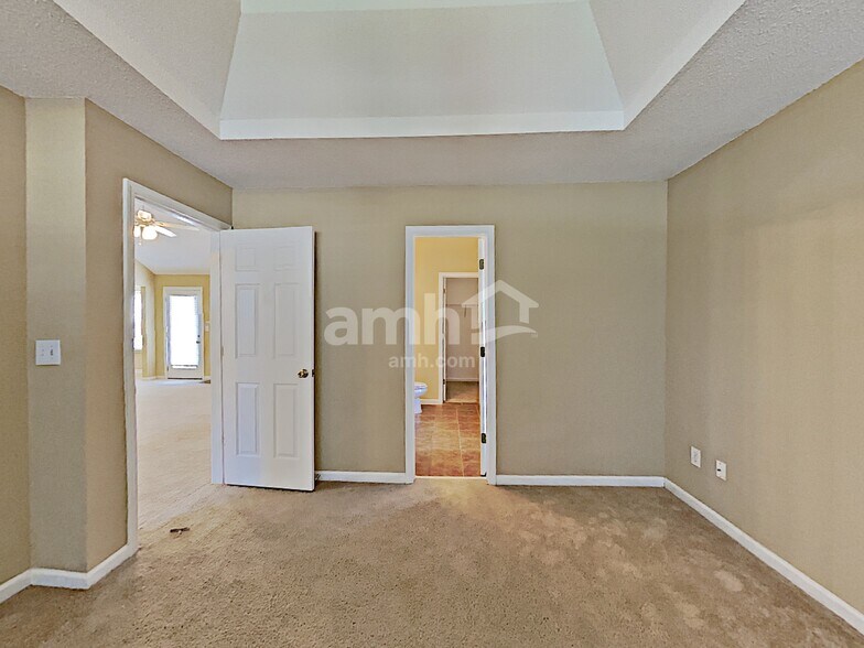Building Photo - 702 Fletcher Dr