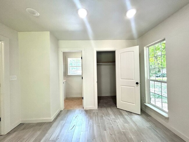 Building Photo - Updated 3 Bed / 2 Bath home with Single Car Garage in Farmington