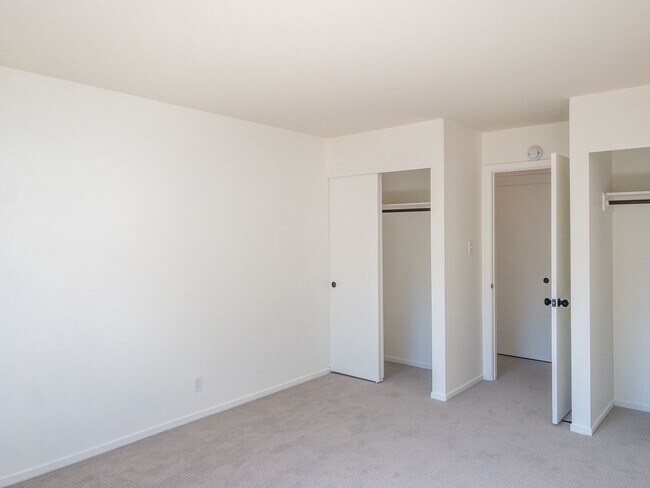 Building Photo - BRIGHT Remodeled Downtown 1BR/1BA Flat! Pa...