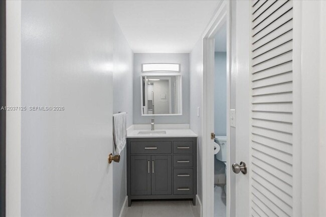 Building Photo - 2899 Collins Ave