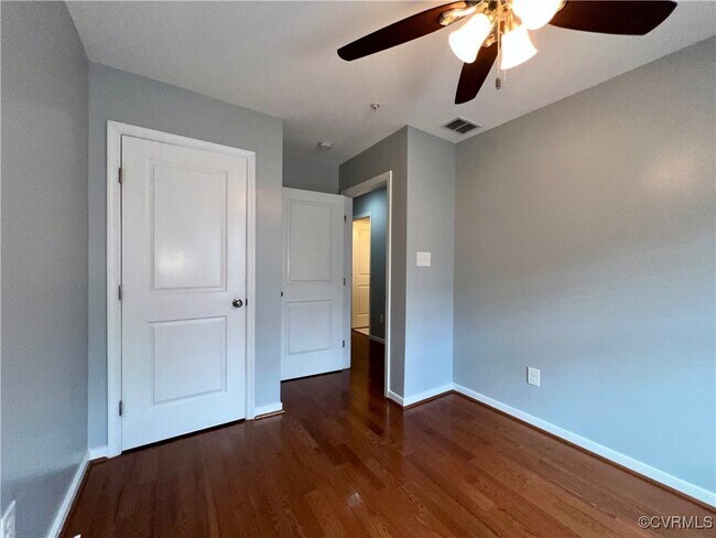 Building Photo - 3924 Village Townes Walk