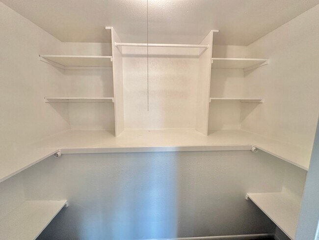 Building Photo - AVAILABLE NOW!