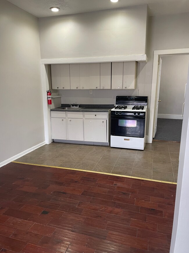 Building Photo - 33 Harvard St