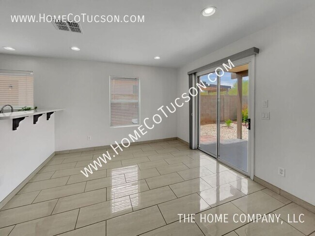 Building Photo - 1034 W Camino Hombre Viejo