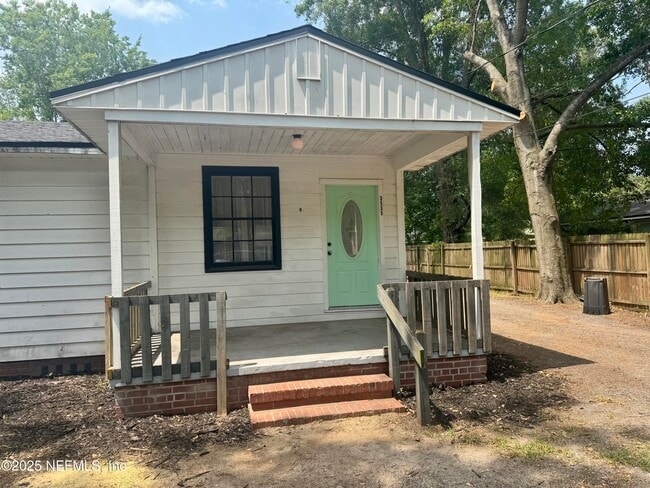 Primary Photo - 3535 Rosselle St