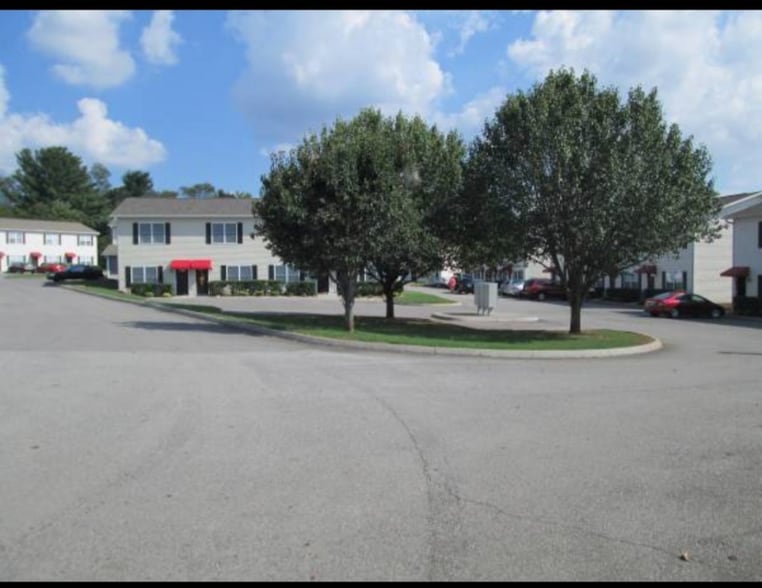Building Photo - 600 Willington Manor