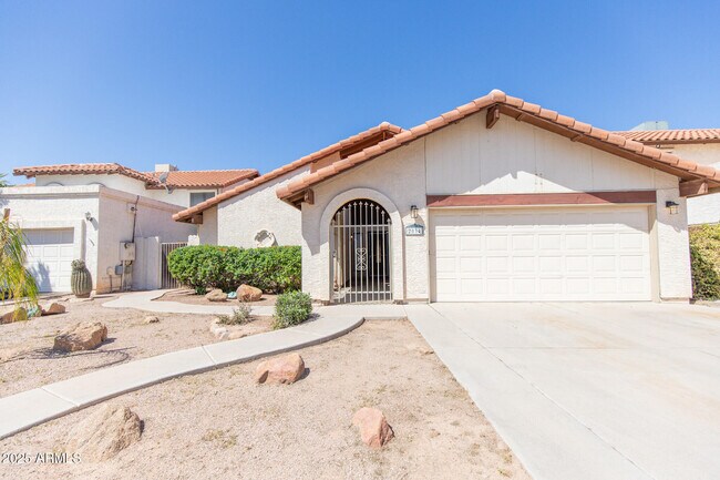 Building Photo - 2034 S Paseo Loma
