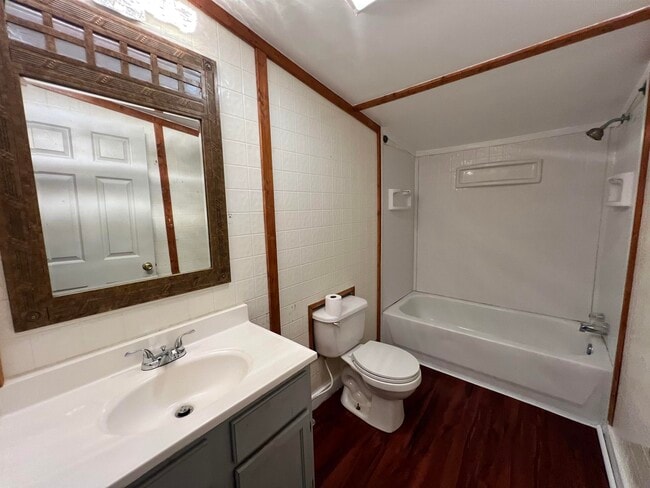 Building Photo - 3206 Louisiana Ave