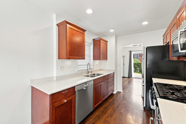 Building Photo - 630 Hibbard Rd