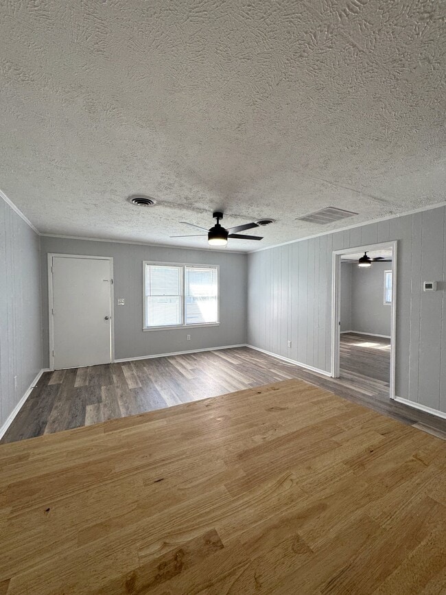 Building Photo - 608 22nd Ave N