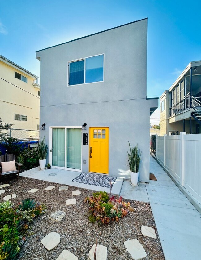 Front Entrance - 4452 Alabama St