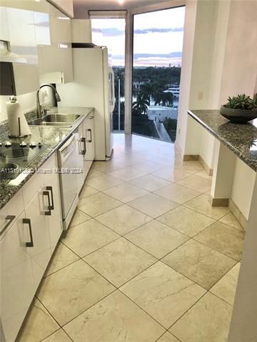 Building Photo - 4779 Collins Ave