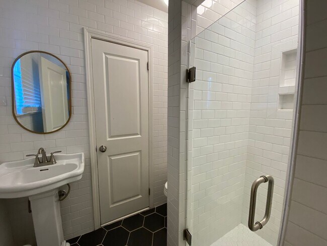 Building Photo - Beautifully Updated and Furnished 3 bedroom, 2 bath brick ranch in Vineland!