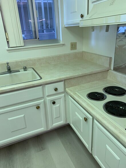 Clean kitchen with ample counter space. - 621 Avenida Sevilla