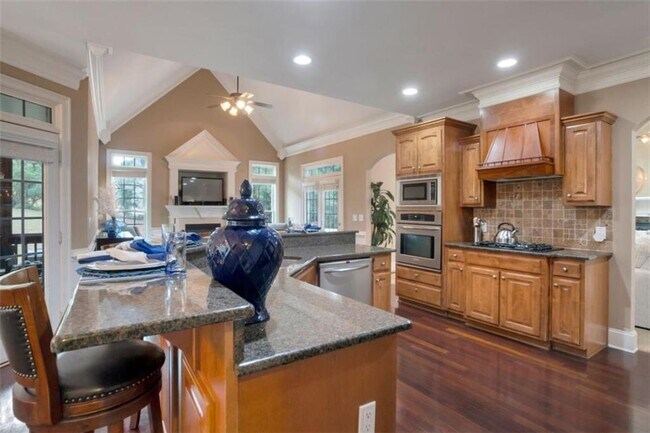 Building Photo - 415 Oxmoor Lake Dr