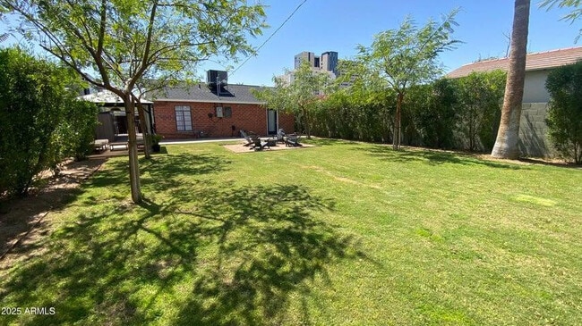 Building Photo - 1136 E Almeria Rd