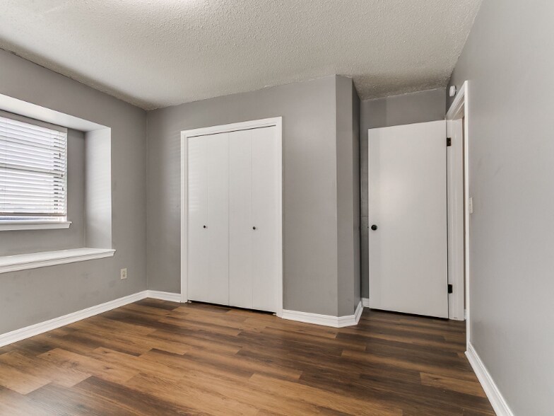 Building Photo - 6428 N Harvard Ave