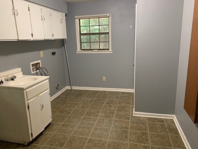 Building Photo - Large secluded 4 bedroom/2 bath in Blude Ridge Estates