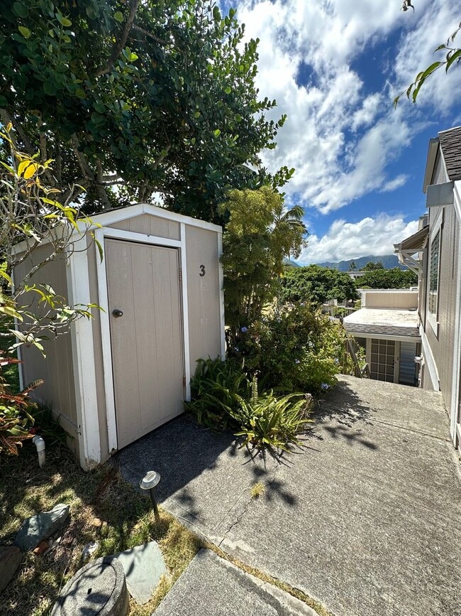Building Photo - Spacious, Fully Renovated, 3 bedroom 2 bat...