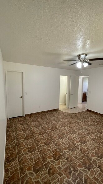 Building Photo - 1533 Lay Ct