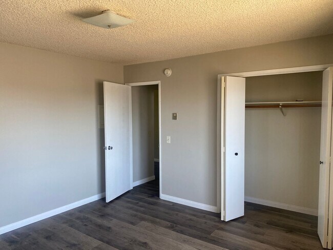 Building Photo - Spacious 1 Bedroom 1 Bath Upstairs Apartment