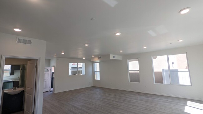 Building Photo - 15120 Logos Ct