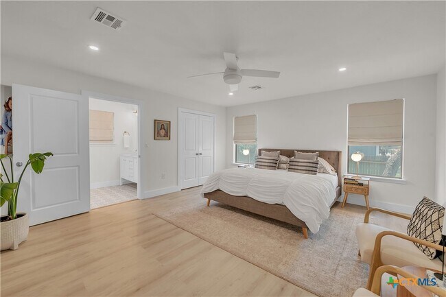 Building Photo - 513 Santa Clara Rd