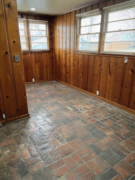 Building Photo - 509 19th Ave N