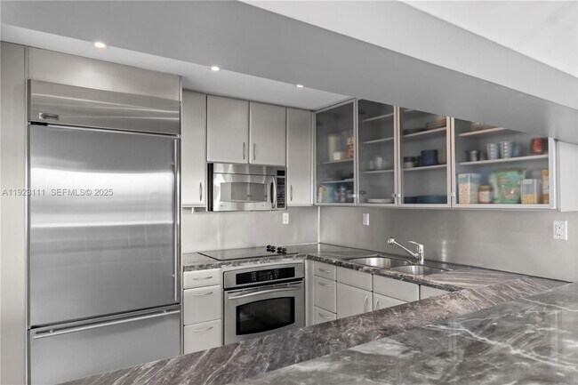 Building Photo - 540 West Ave