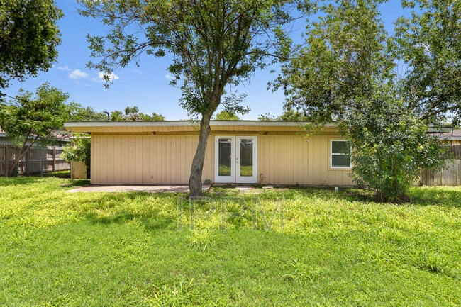 Building Photo - 914 Carrol Ave