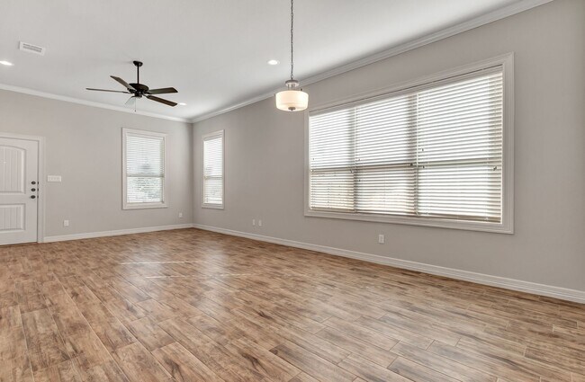 Building Photo - 311 Fairway Dr