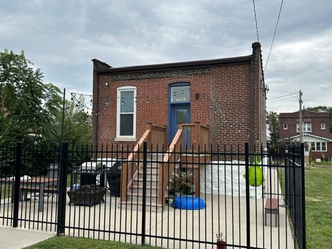 Building Photo - 4459 Swan Ave - Sassafras