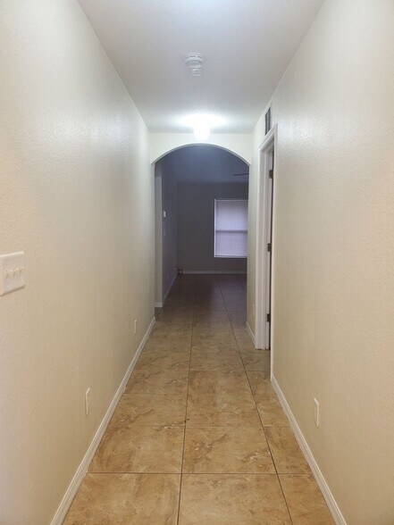Building Photo - Greenbriar Location!  3 bedroom 2 bath 2 car garage!