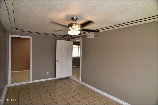 Building Photo - 9004 Acatlan Ln