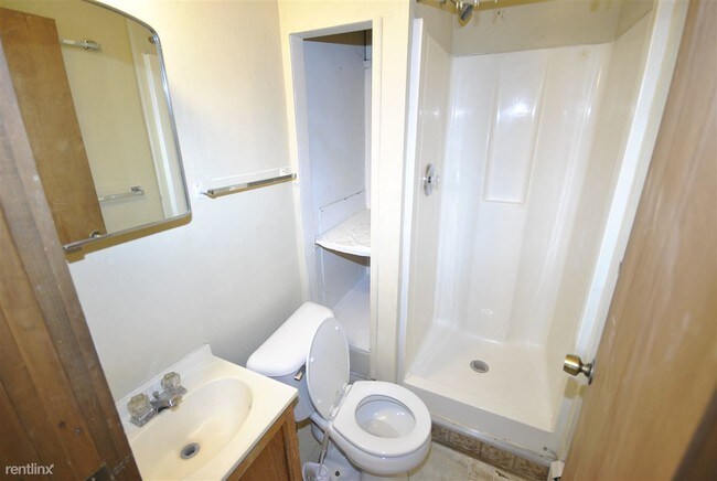 Building Photo - 1 br, 1 bath Apartment - 618 Packard #1 -