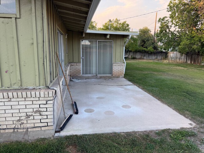 Building Photo - 2124 N 1060 W St