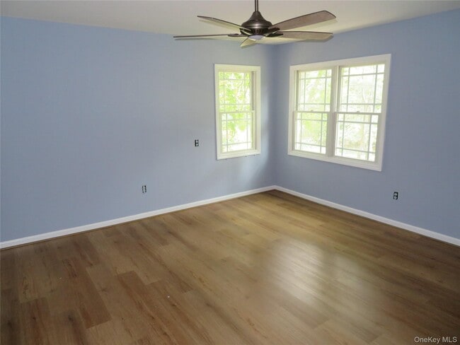 Building Photo - 329 Strawtown Rd