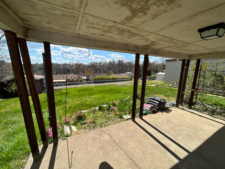 Building Photo - 2266 Parklyn St