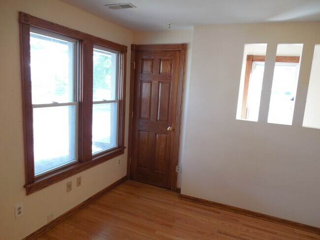 LINING SPACE - 528 N 1st St