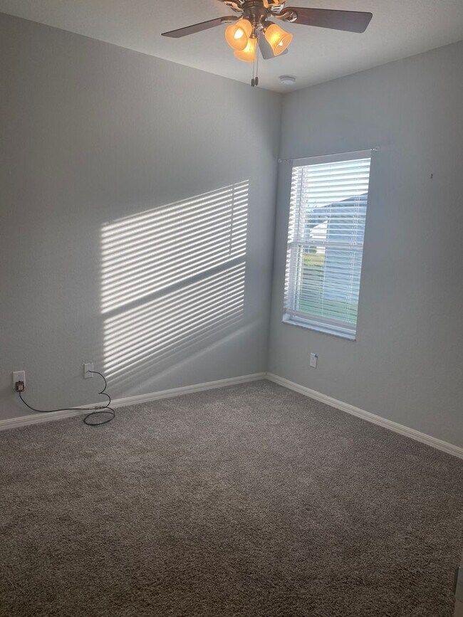 Building Photo - 4 Bedroom 3 Bath Waterfront Home in Gramercy Farms for RENT!