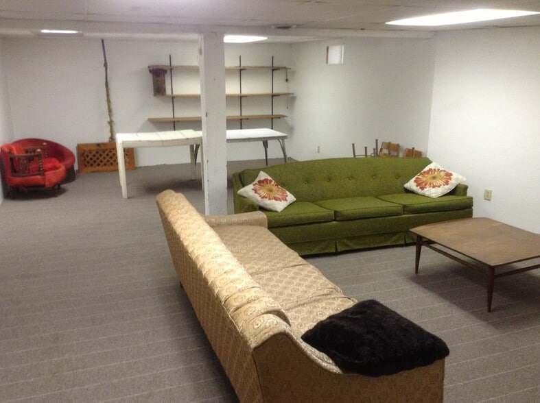 Basement REc room - 904 Vine St