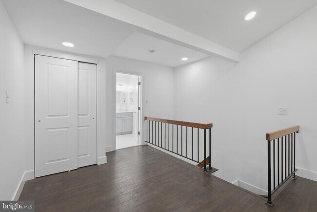 Building Photo - 5104 Tracy Ct