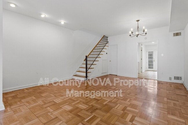 Building Photo - 123 E St SE