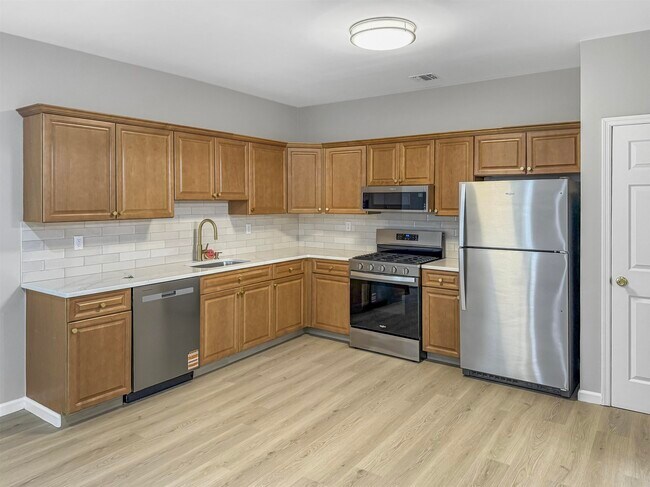 Building Photo - 729-731-731 Broadway