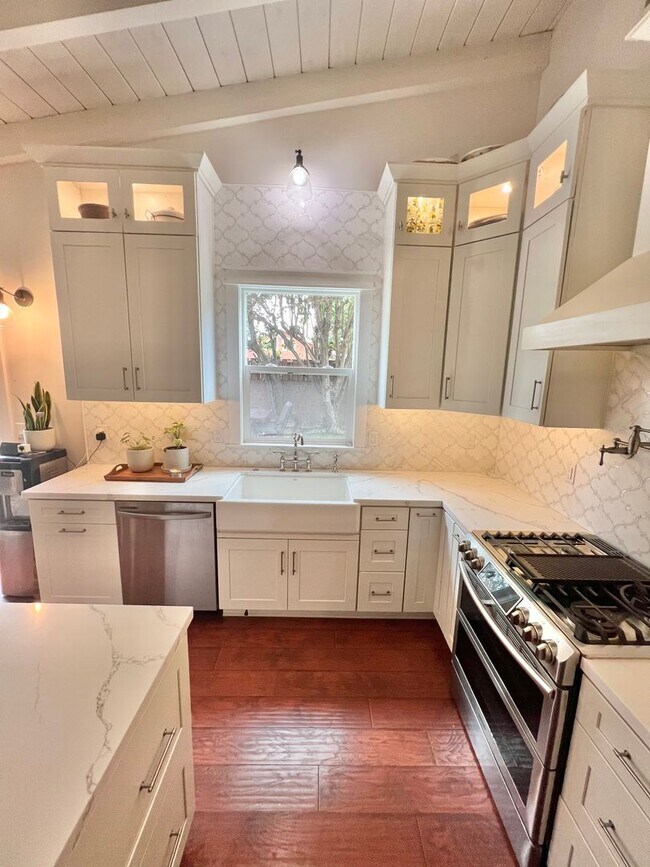 Building Photo - Spacious Remodeled Home Near El Dorado Park