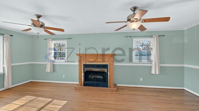 Building Photo - 324 Busher Rd