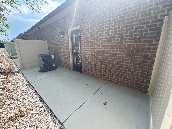 Building Photo - 513 Westend Cir