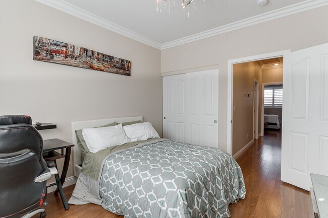 Building Photo - Fully Furnished Single-Story Gem in Peacef...