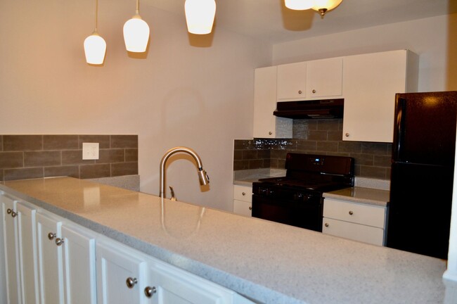 Building Photo - Beautifull Remodeled Home In Garden Court